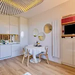 Apartment Grand H -f2, Face Vieux- Nice, Terrasse, Ascenseur, Climatisation, Terrace - Center Nice
