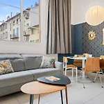 Nice-duplex-plage-parking-cimatisation Apartment *