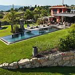 Holiday home Contemporary With Views Of Cap D'antibes *