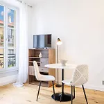 Charming City Center Studio 406