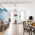 Center 2 Min Walk To Quiet Sunny Balcony Apartment