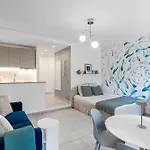 Azur Apartment - Quiet City Center Location By The Sea