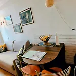 Close To Beaches And Shops, Up 6 Pers Apartment