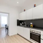 Center 2 Min Walk To Beach Quiet Sunny Balcony