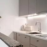 Azur Apartment - Quiet City Center Location By The Sea