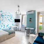 Azur Apartment - Quiet City Center Location By The Sea