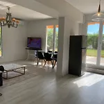 Beautiful 3 Bedroom Apartment With Nice Garden