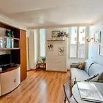 Central Close To Beaches And Shops, Up Till 6 Pers