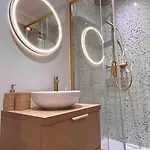 Cozy In The Heart Of - 3 To 4 People * Nice