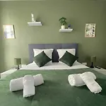 Q&R Renting - Appartement luxueux et Suites design- Parking AC Mer