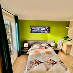Spacieux/paisible 5 Pieces En Plein Coeur De Apartment *
