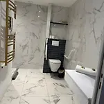 Moon 24 - 6p Apartment
