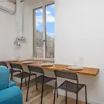 Nice, 3-Room Refurbished Apartment Near Train Station