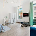 Apartment Renting - 2 Massena - Luxury Loft - Balcony Massena Square View - Aircon *