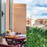 Center 2 Min Walk To Quiet Sunny Balcony *