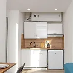 Nice, 3-room Refurbished Near Train Station Apartment