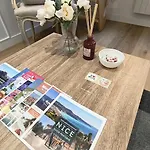 Port Et Vieux Direct From Airport By Tramway Apartment