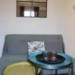 Apartment Charming Overlooking A Beautiful Garden