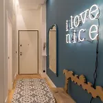 Cours Saleya Renovated 3 Bedrooms 1 Min To Air Conditioning Apartment