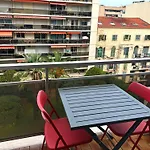 Apartment Beachfront On Promenade Des