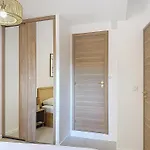 2p Neuf Avec Terrasse, Proche Apartment *