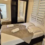 Apartment Plein Centre Climatise Et Spacieux Avec Grande Terrasse Sur Le Toit A *