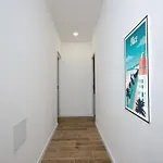 Nice, 3-room Refurbished Near Train Station Apartment Nice