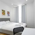 Nice, 3-room Refurbished Near Train Station Apartment Nice