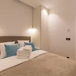 Cours Saleya Renovated 3 Bedrooms 1 Min To Air Conditioning *