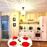 Large magnificent terrace (40 sq.m)