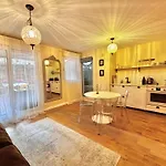 Large magnificent terrace (40 sq.m)