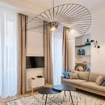Cours Saleya Renovated 3 Bedrooms 1 Min To Air Conditioning Apartment