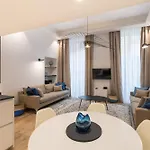 Cours Saleya Renovated 3 Bedrooms 1 Min To Air Conditioning Apartment Nice