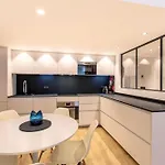 Cours Saleya Renovated 3 Bedrooms 1 Min To Air Conditioning Apartment *
