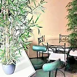 Les Pieds Dans L\'Eau