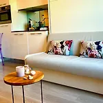 ApartHotel Riviera Nice Côte d\'Azur - Old Town - Studio AC - Sea View - 50m Promenade des Anglais- LA MAISON LINDA