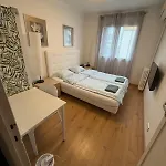 Apartment The Nice: Cozy 3-room Airport Getaway *