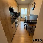 The Nice: Cozy 3-room Airport Getaway *