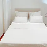 Hyper-Centre, Air-Conditioned Apartment With Balcony