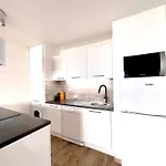 Peaceful Apartment In Nice With Terrace, Parking