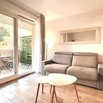 Peaceful Apartment In Nice With Terrace, Parking