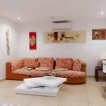 Studio indépendant en villa Calme, Jardins et Piscine à 5 min de la Mer