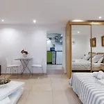 Studio indépendant en villa Calme, Jardins et Piscine à 5 min de la Mer