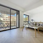 Apartment Chic Avec Balcon Carre D Or