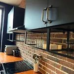 Renovated 2-Room Apartment Sleeps 4 Tram And Shops Nearby