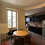 Renovated 2-room Sleeps 4 Tram And Shops Nearby Apartment