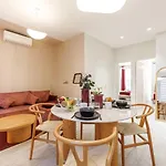 Ambiance Douce Et Elegante A Liberation Apartment *