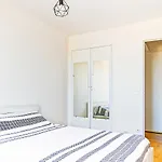 Espace Anahit 2 Piece Meuble Avec Balcon, Proche Tram Magnan Et Plages Bail Mobilite