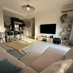 Spacious Apartment In Nice With Balcony