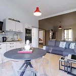 Ultra Central 2 Bdr - Ac & Balcony